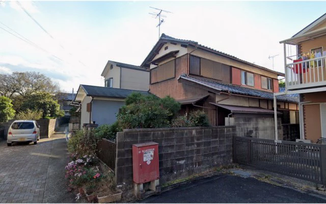 古くなった借家